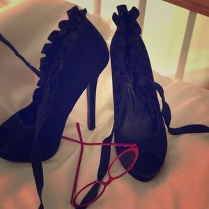 Super cute heart heels